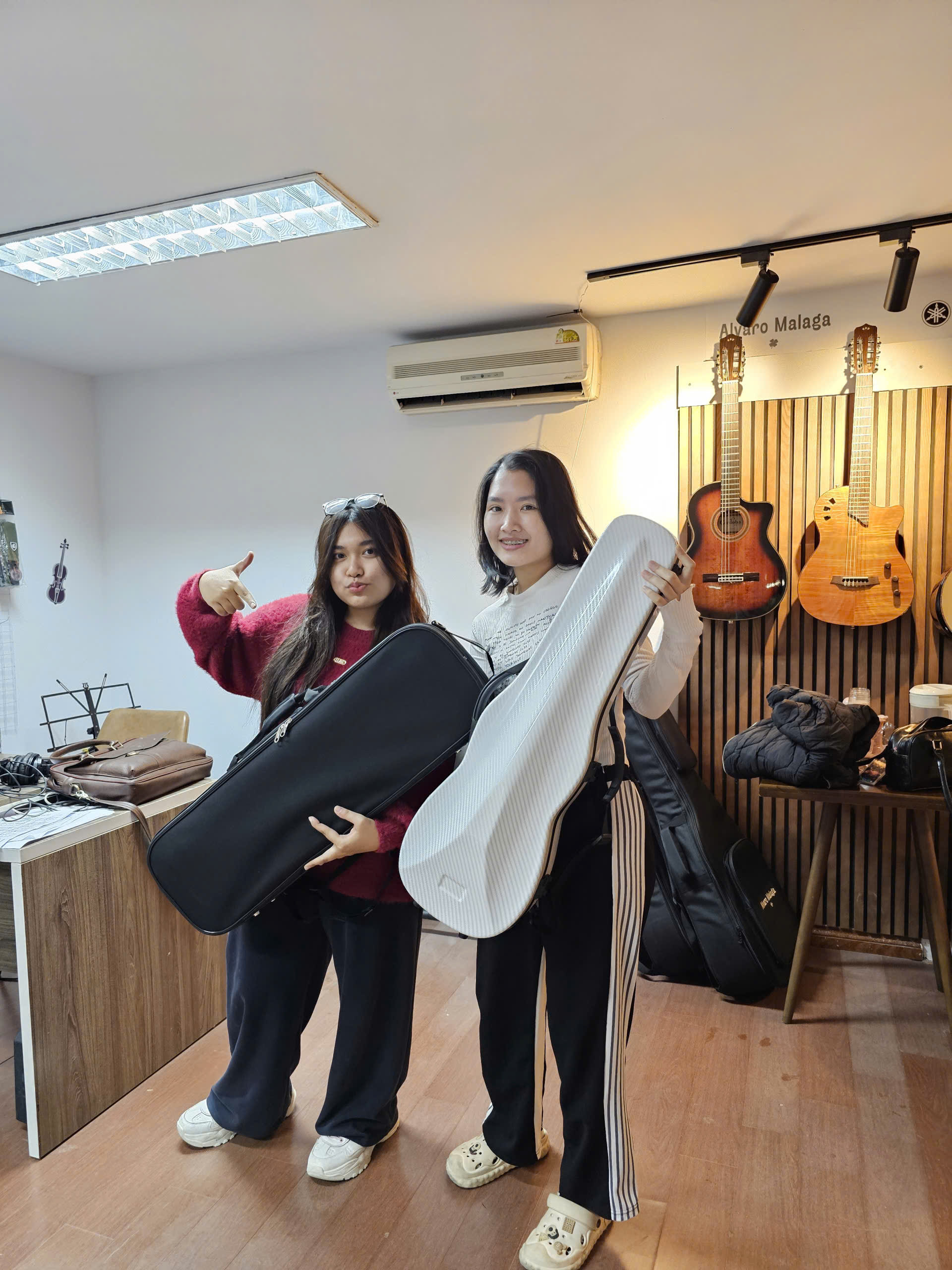 Người mới học violin tại Sơn Music
